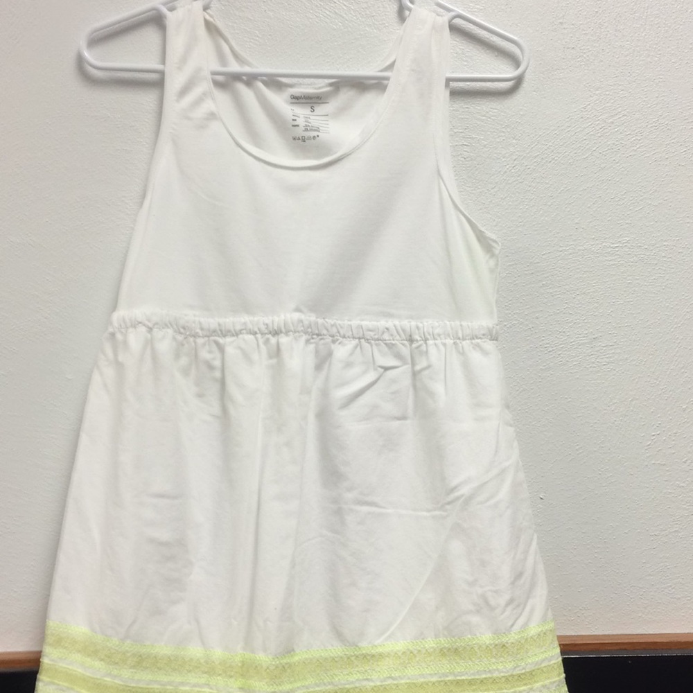 Maternity tank top size small